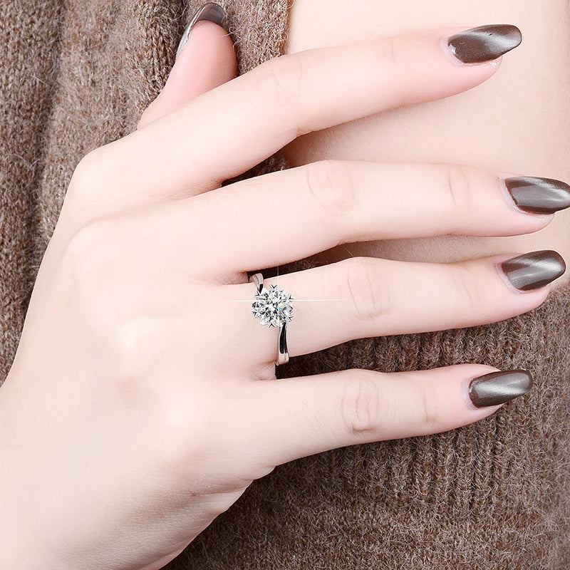Excellent Round Cut 1 Carat Diamond Moissanite Rings - LuxeStreet Boutique