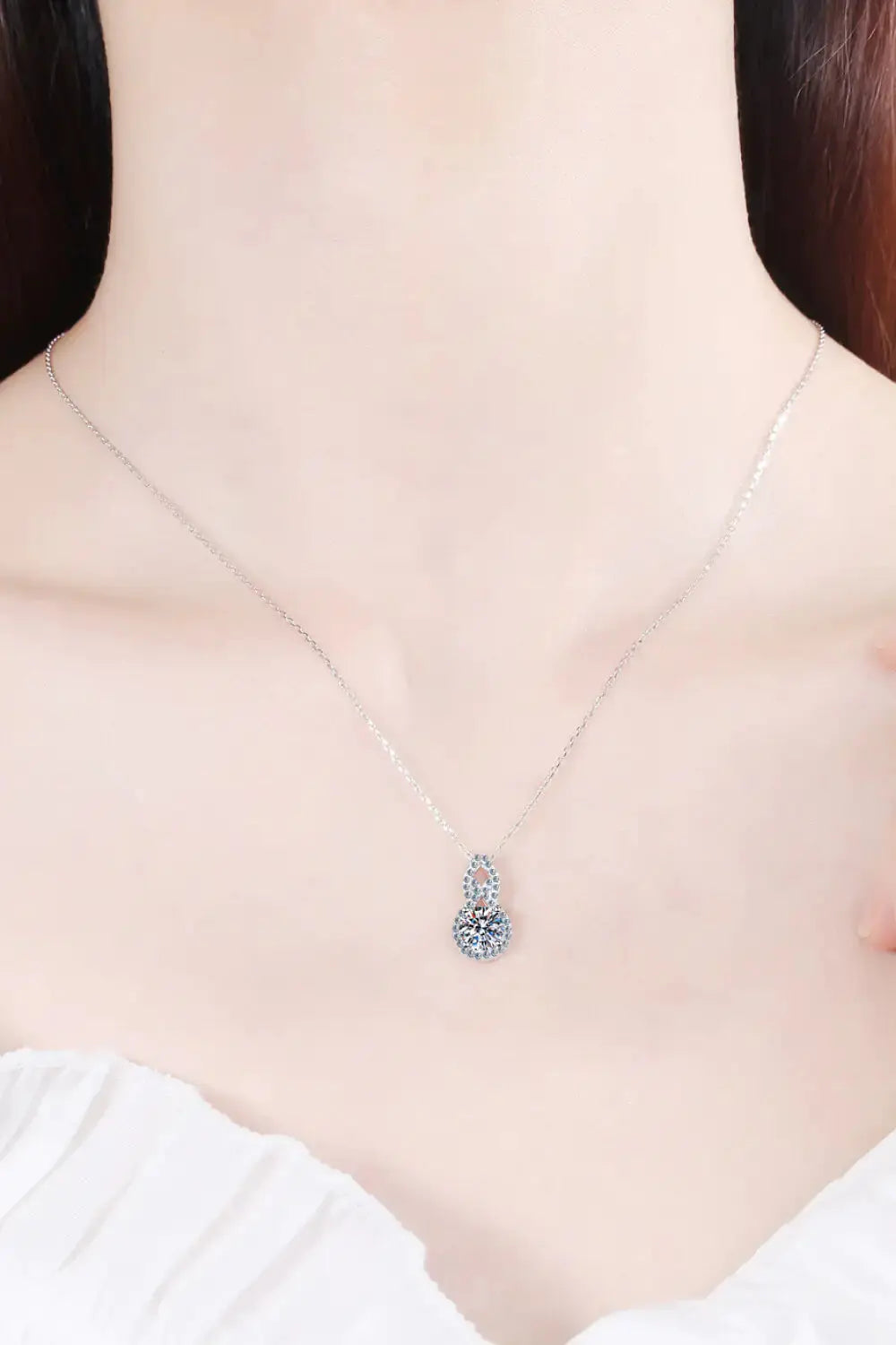 Carat Moissanite Pendant Necklace - Elegant Sparkle for Every Occasion - LuxeStreet Boutique